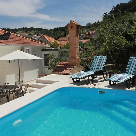 Holiday House Pine Tree Nerezisca المظهر الخارجي الصورة