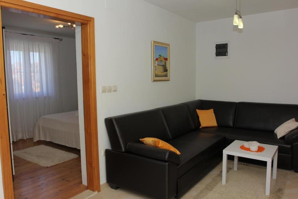 Holiday House Pine Tree Nerezisca المظهر الخارجي الصورة