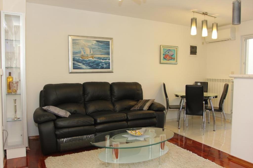 Holiday House Pine Tree Nerezisca المظهر الخارجي الصورة