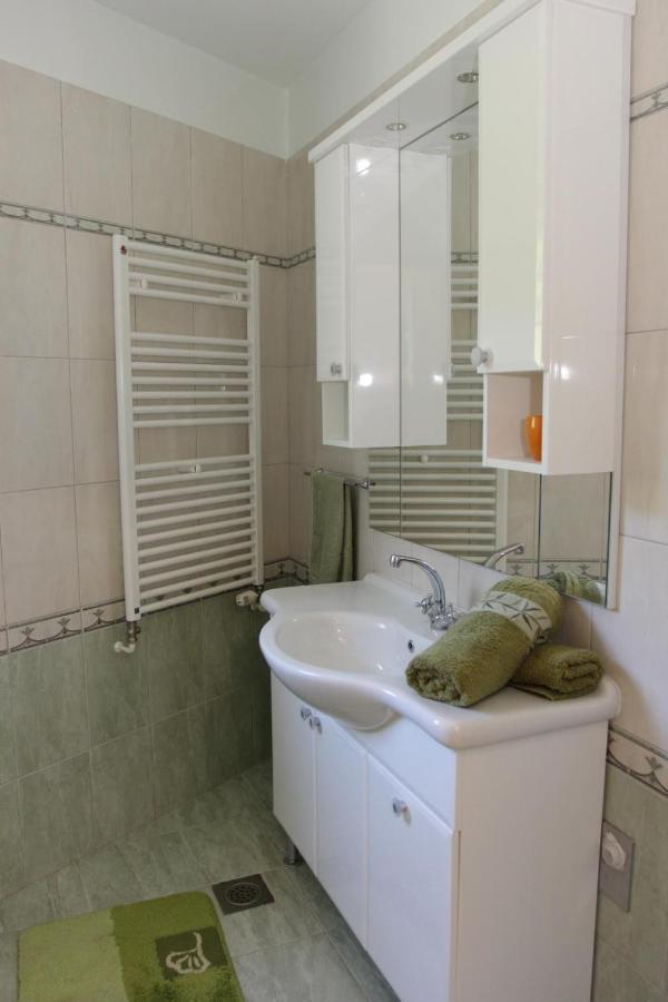 Holiday House Pine Tree Nerezisca المظهر الخارجي الصورة
