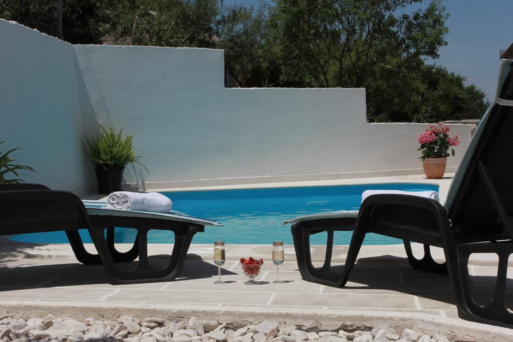 Holiday House Pine Tree Nerezisca المظهر الخارجي الصورة