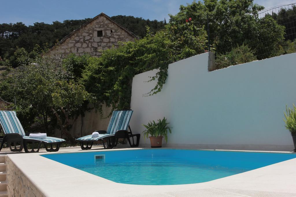 Holiday House Pine Tree Nerezisca المظهر الخارجي الصورة