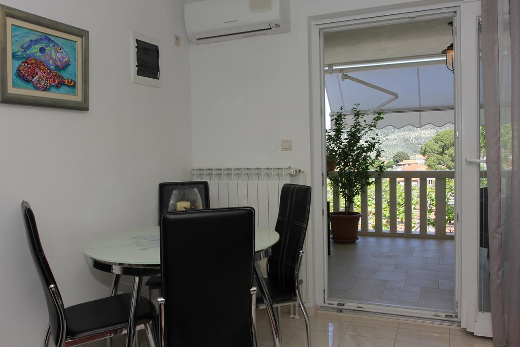Holiday House Pine Tree Nerezisca المظهر الخارجي الصورة