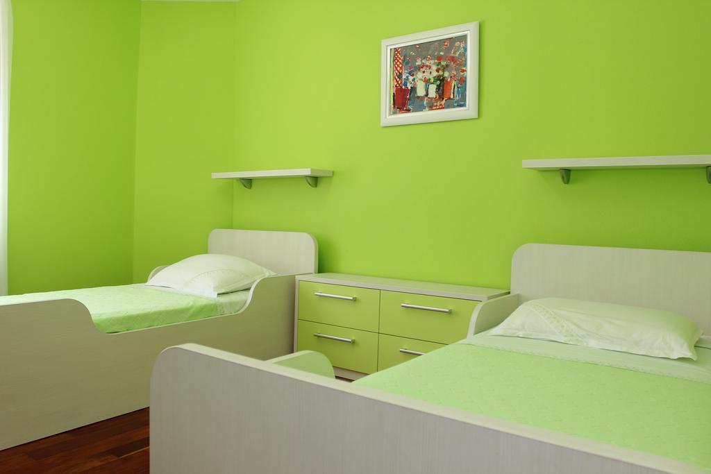 Holiday House Pine Tree Nerezisca المظهر الخارجي الصورة